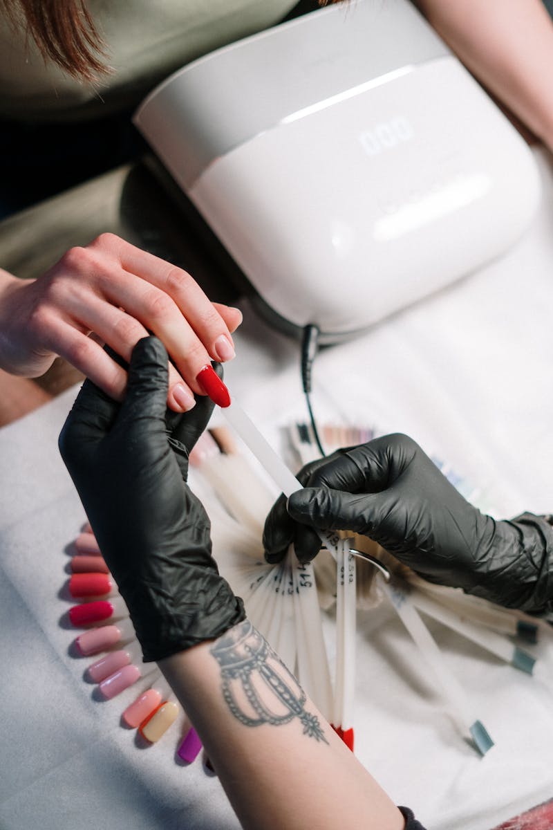 Choosing nail colour for cat eye design