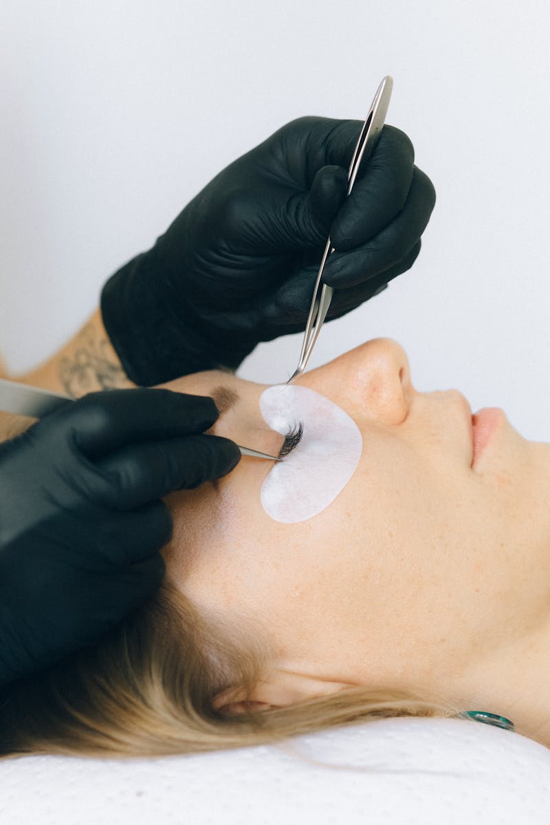 Lash extension application