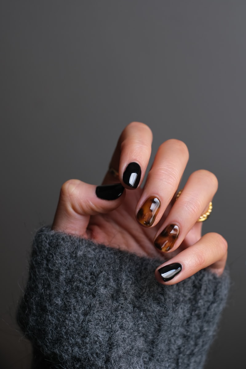Dark glam nail art